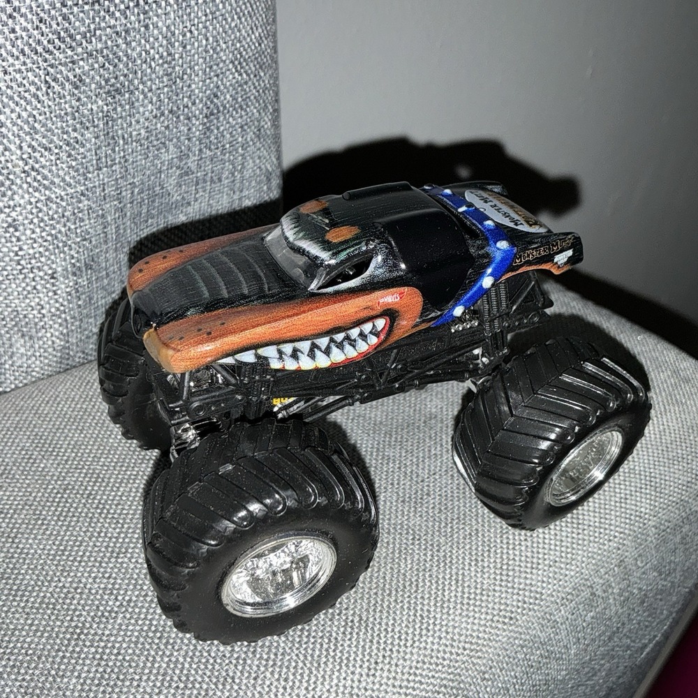 HOT WHEELS MONSTER JAM TRUCK MONSTER‎ MUTT ROTTWEILER LOOSE TRUCK 1:64 Dog